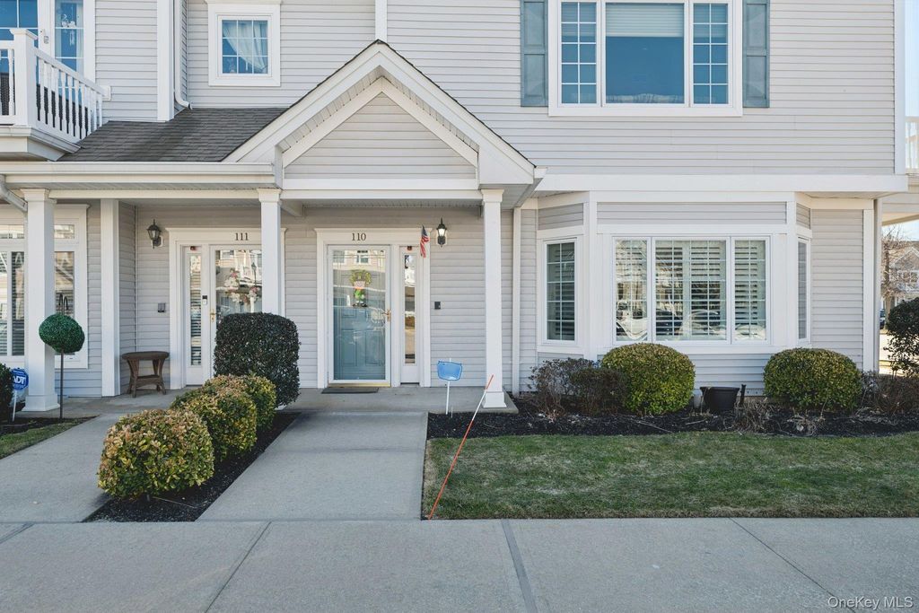 Photo of 110 Kenneth Court, Amityville, NY 11701 (MLS # 969502)