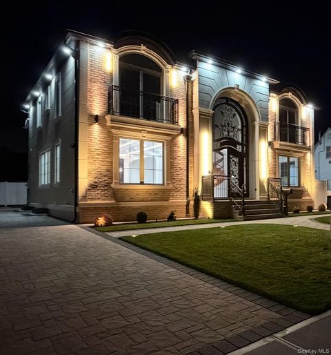 2481 Putnam Drive East Meadow NY 11554