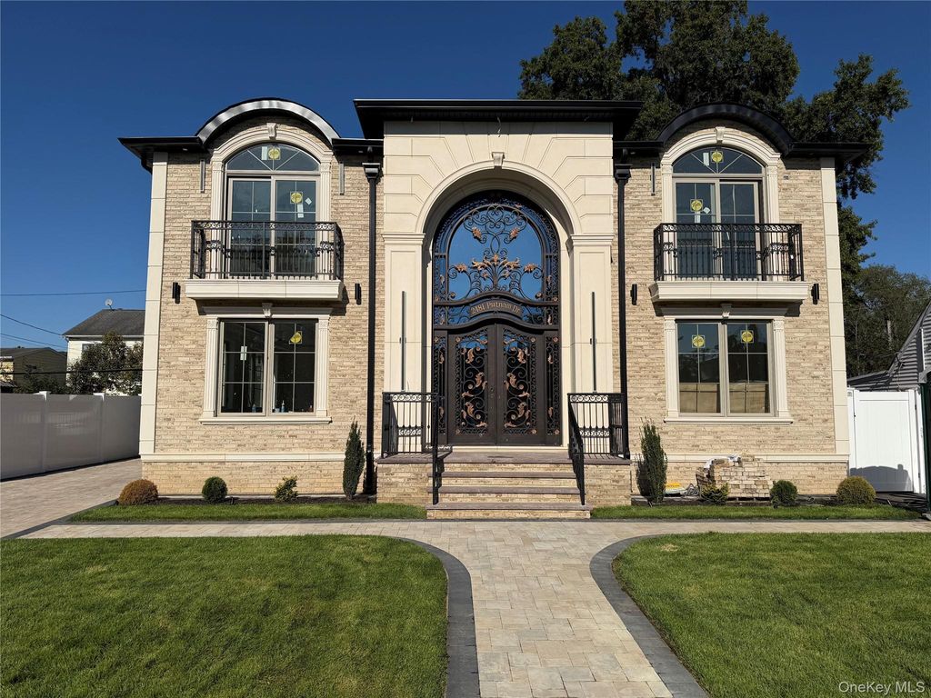 Photo of 2481 Putnam Drive, East Meadow, NY 11554 (MLS # 921226)