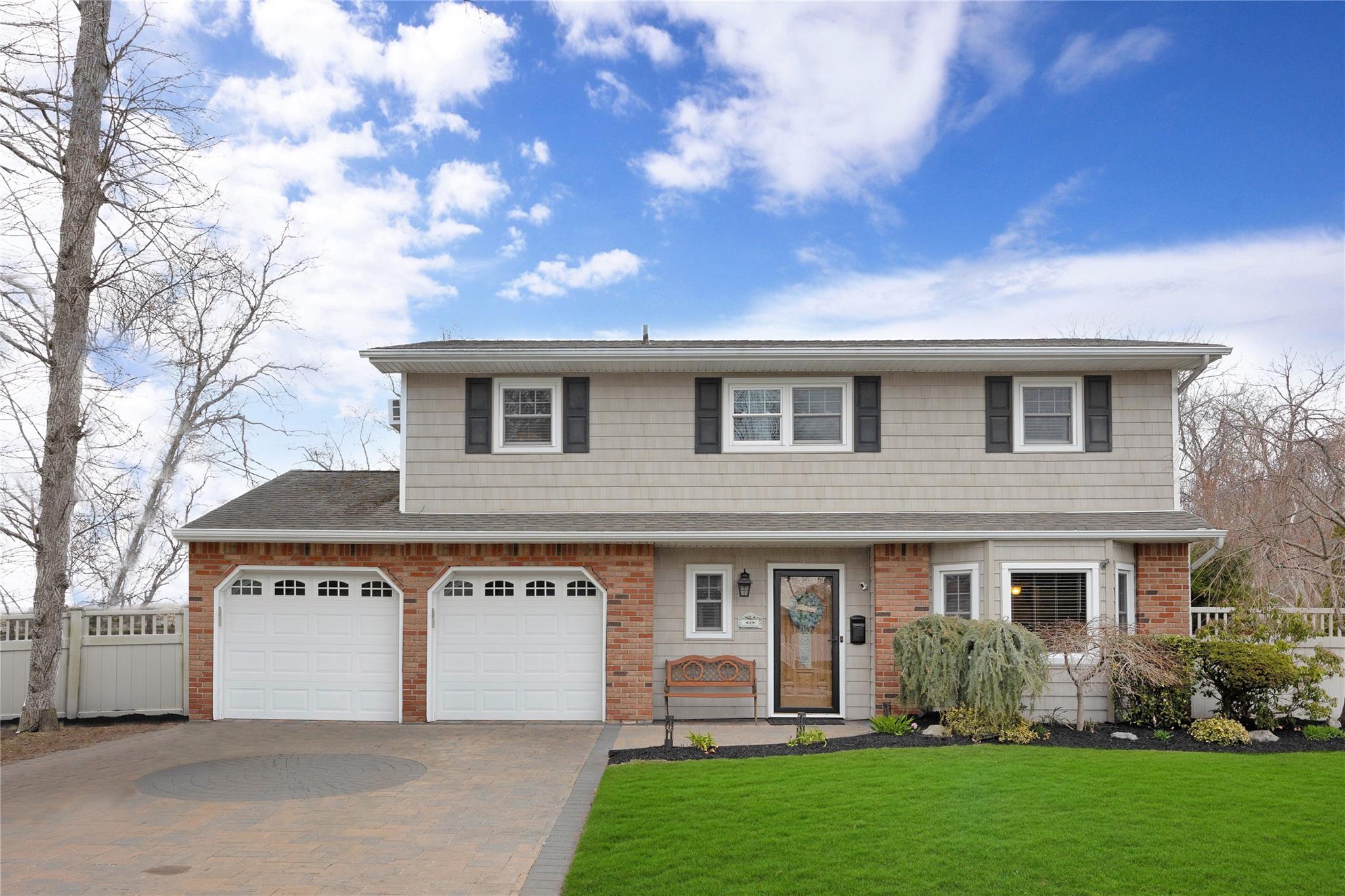 4 Brooktree Circle, Lindenhurst, New York image 1