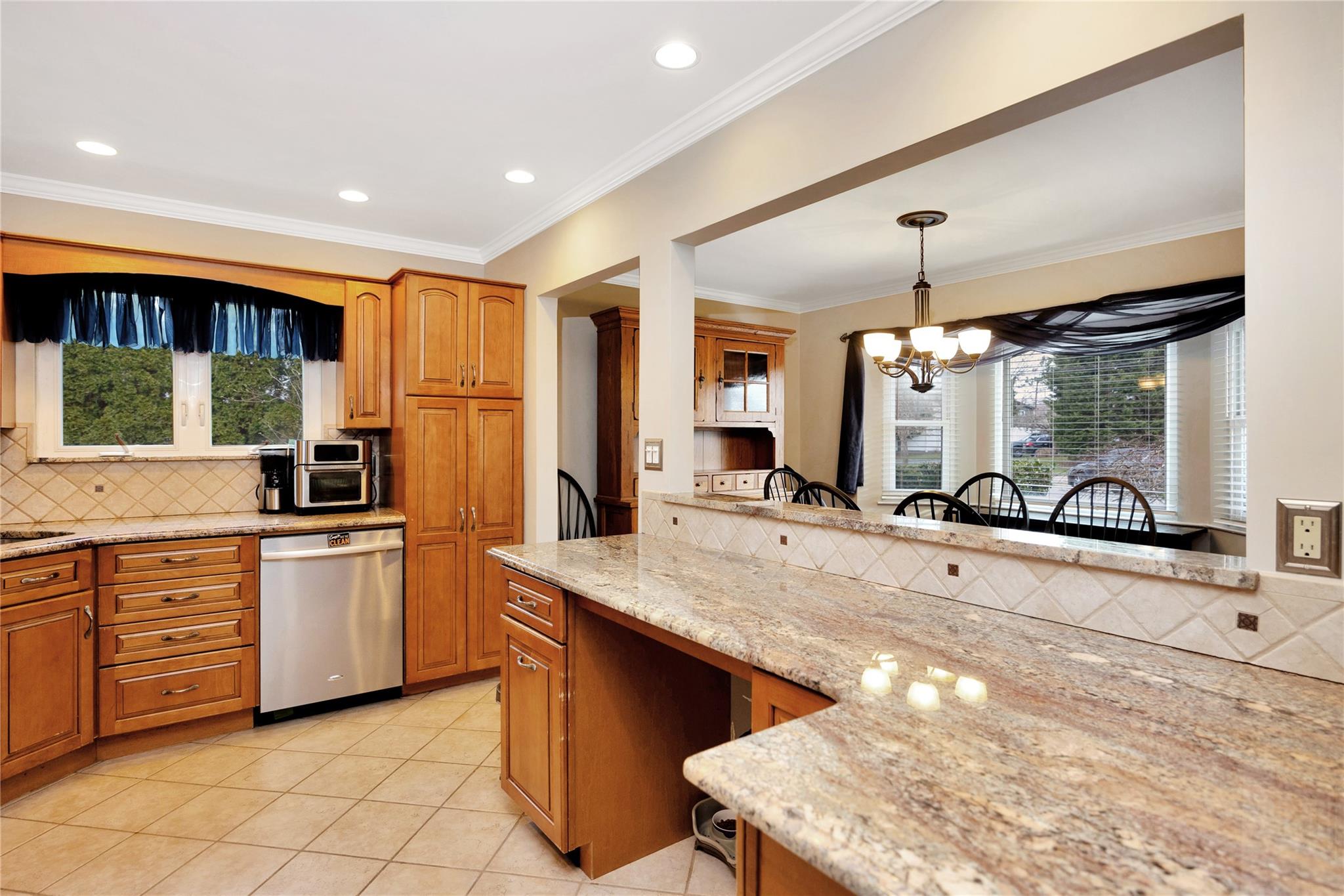 4 Brooktree Circle, Lindenhurst, New York image 5