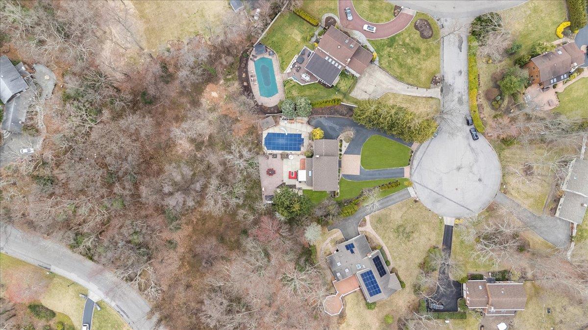4 Redington Court, Dix Hills, New York image 38