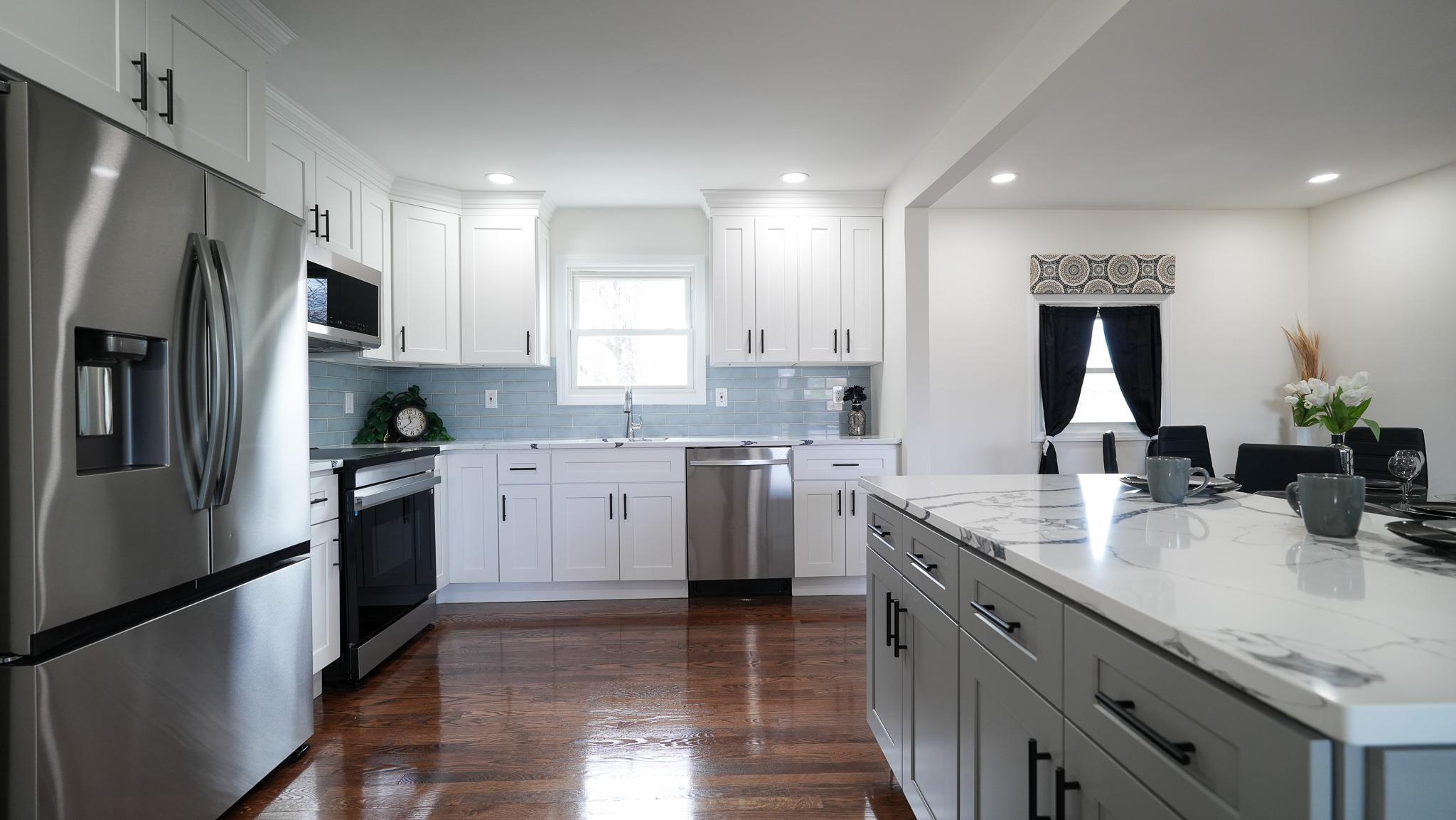 830 N Clinton Avenue, Lindenhurst, New York image 4