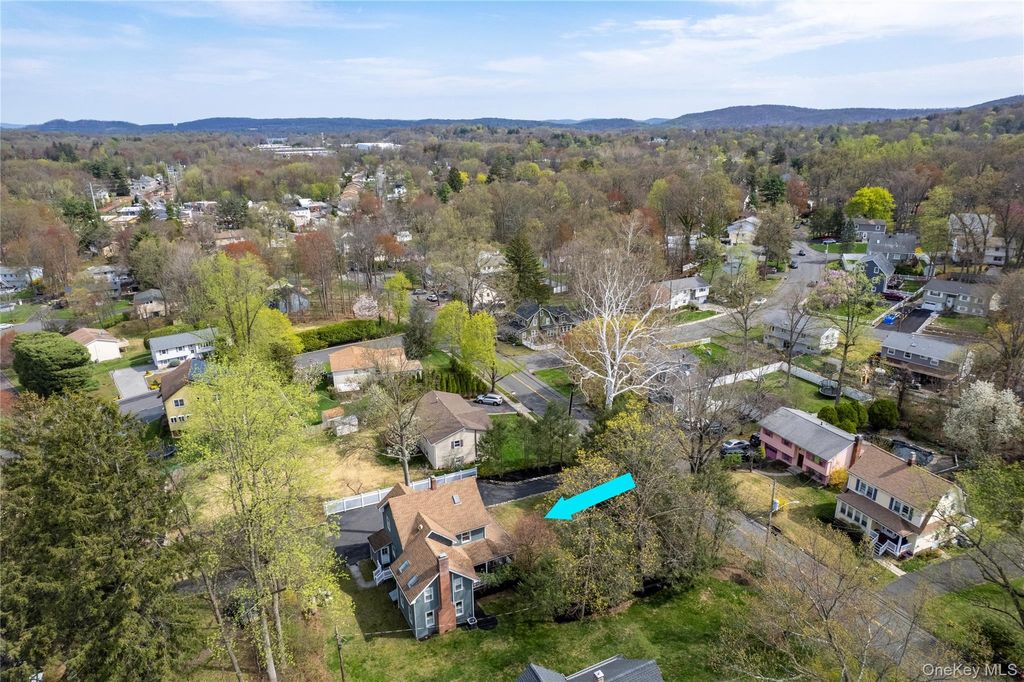 Photo of 536 Kings Highway, Valley Cottage, NY 10989 (MLS # 974129)