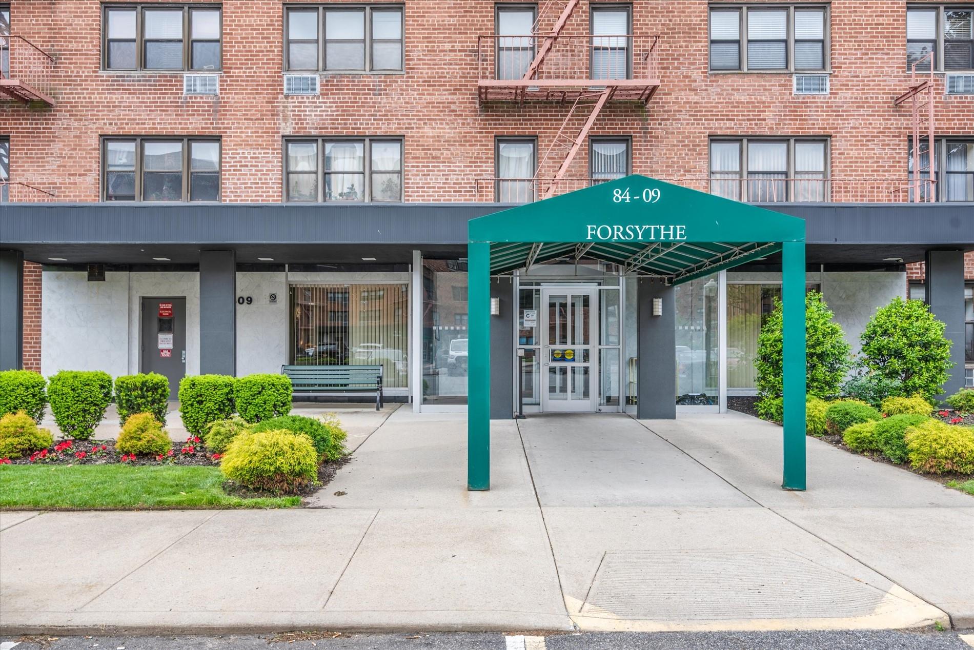 Property for Sale at 155th Avenue 3A, Howard Beach, Queens, NY - Bedrooms: 1 
Bathrooms: 1 
Rooms: 4  - $249,000