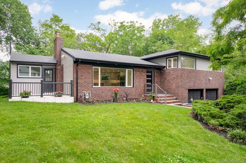 8 Junard Drive Roslyn NY 11576