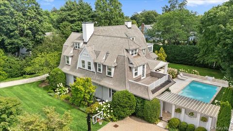 Photo of 9 Elm Avenue, Larchmont, NY 10538 (MLS # 840617)