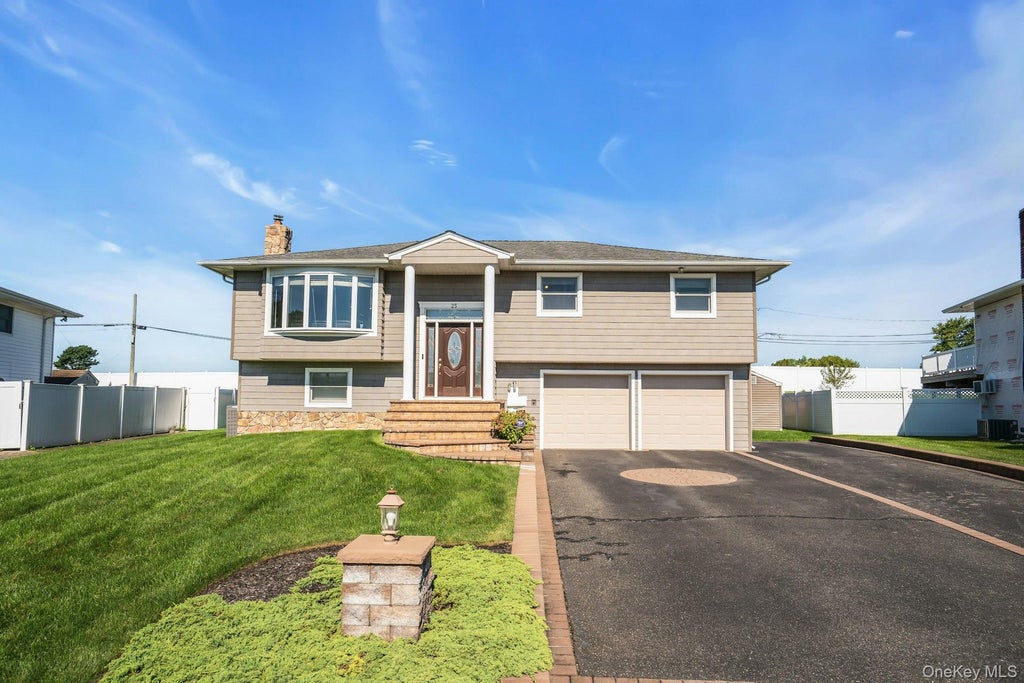Photo of 25 Heather Crescent, Commack, NY 11725 (MLS # 1048174)