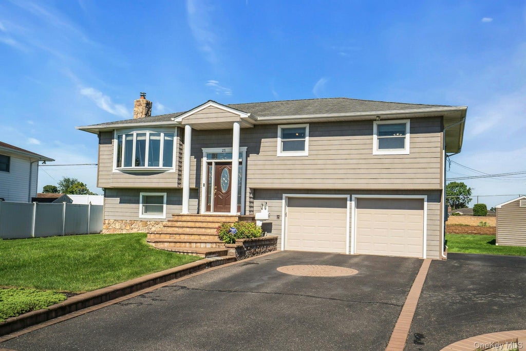 Photo of 25 Heather Crescent, Commack, NY 11725 (MLS # 1048174)