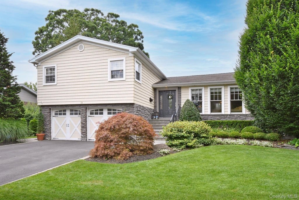 Photo of 19 Clinton Lane, Jericho, NY 11753 (MLS # 1067472)