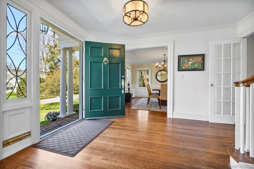 Photo of 134 Brewster Road, Scarsdale, NY 10583 (MLS # 984563)