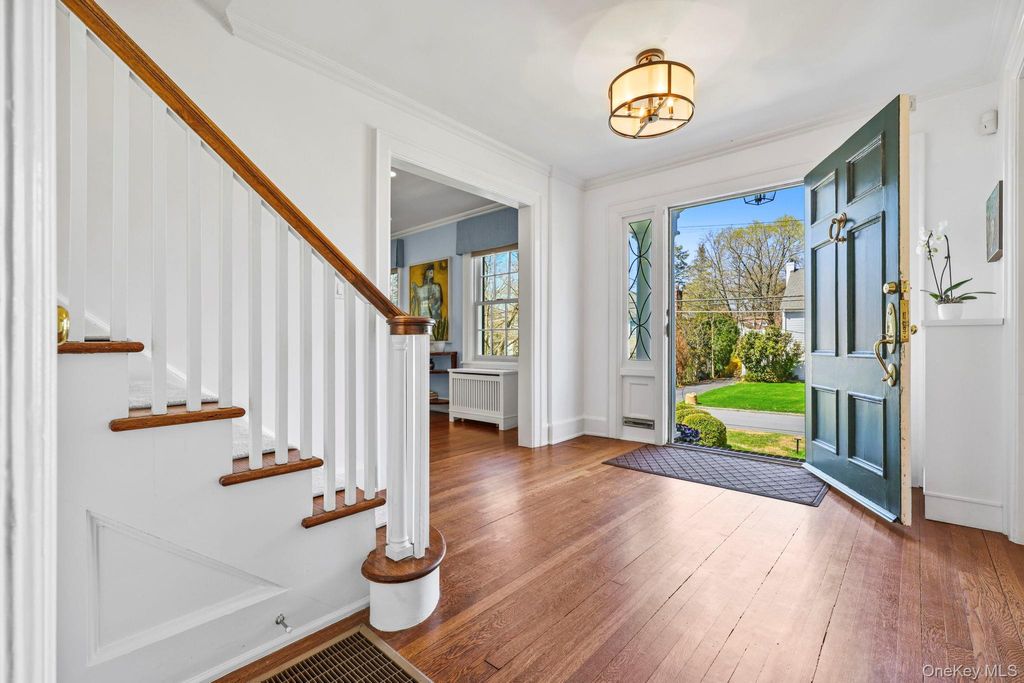 Photo of 134 Brewster Road, Scarsdale, NY 10583 (MLS # 984563)