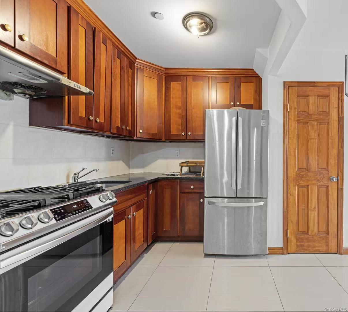 Property for Sale at Queens Boulevard 4A, Elmhurst, Queens, NY - Bedrooms: 3 
Bathrooms: 2 
Rooms: 4  - $699,000