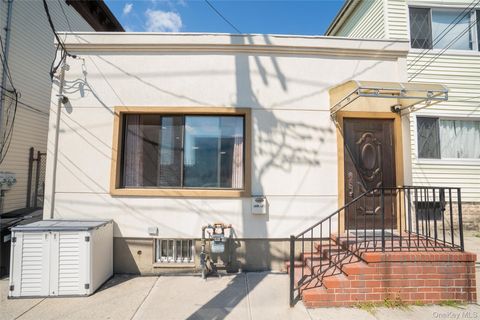 11907 14th Road College Point NY 11356