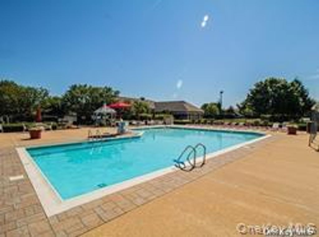 Photo of 86 Summerfield Drive, Holtsville, NY 11742 (MLS # 995590)