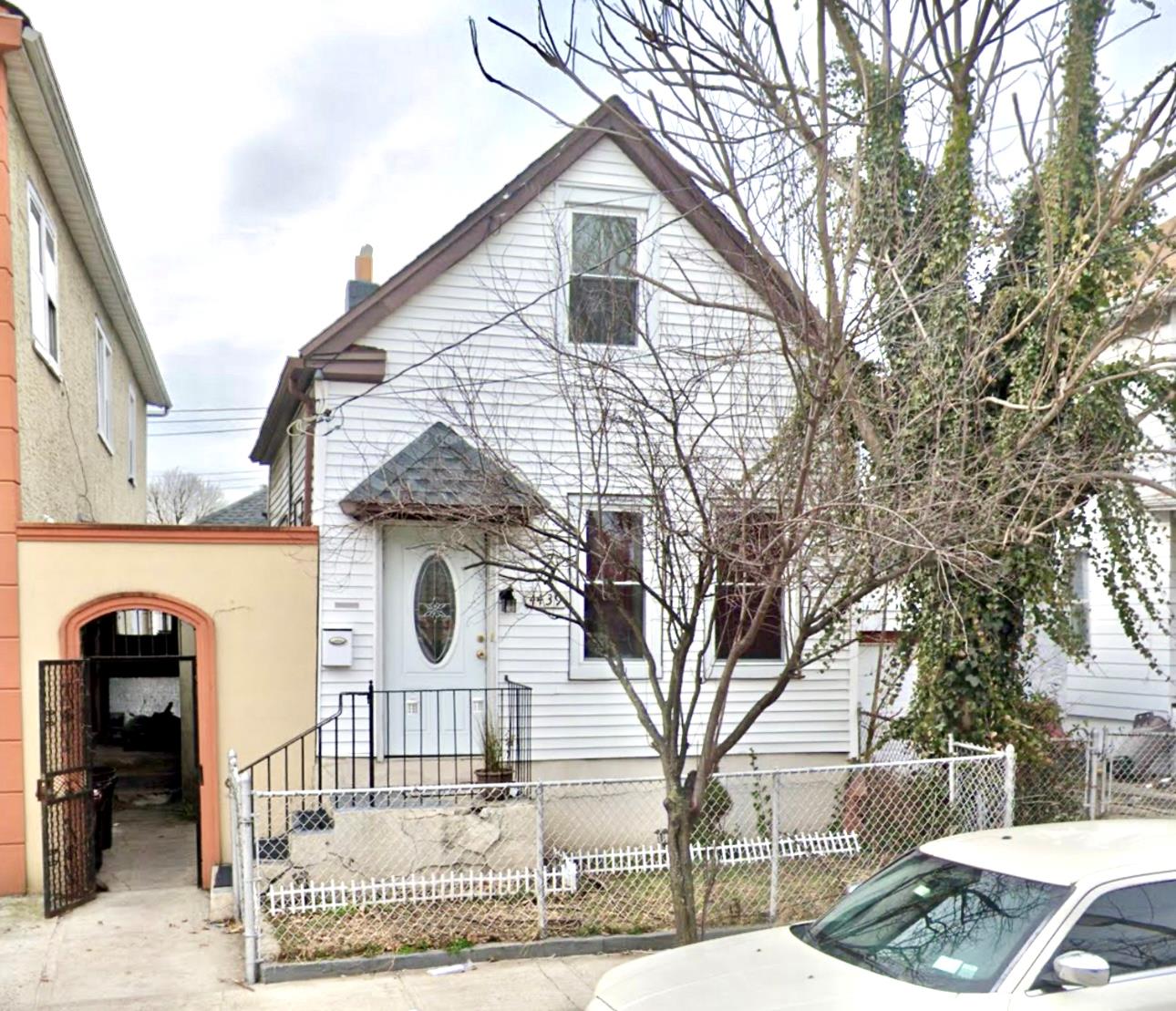 Property for Sale at Mundy Lane Ln, Bronx, New York - Bedrooms: 5 
Bathrooms: 2  - $599,000