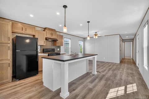 Homes For Sale - 30 Ba Mar Drive<br/> Stony Point, NY 10980