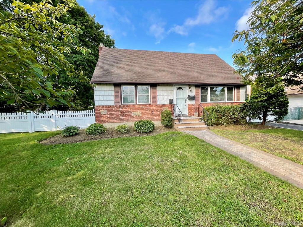 Photo of 5 Denton Place, Farmingdale, NY 11735 (MLS # 1053000)