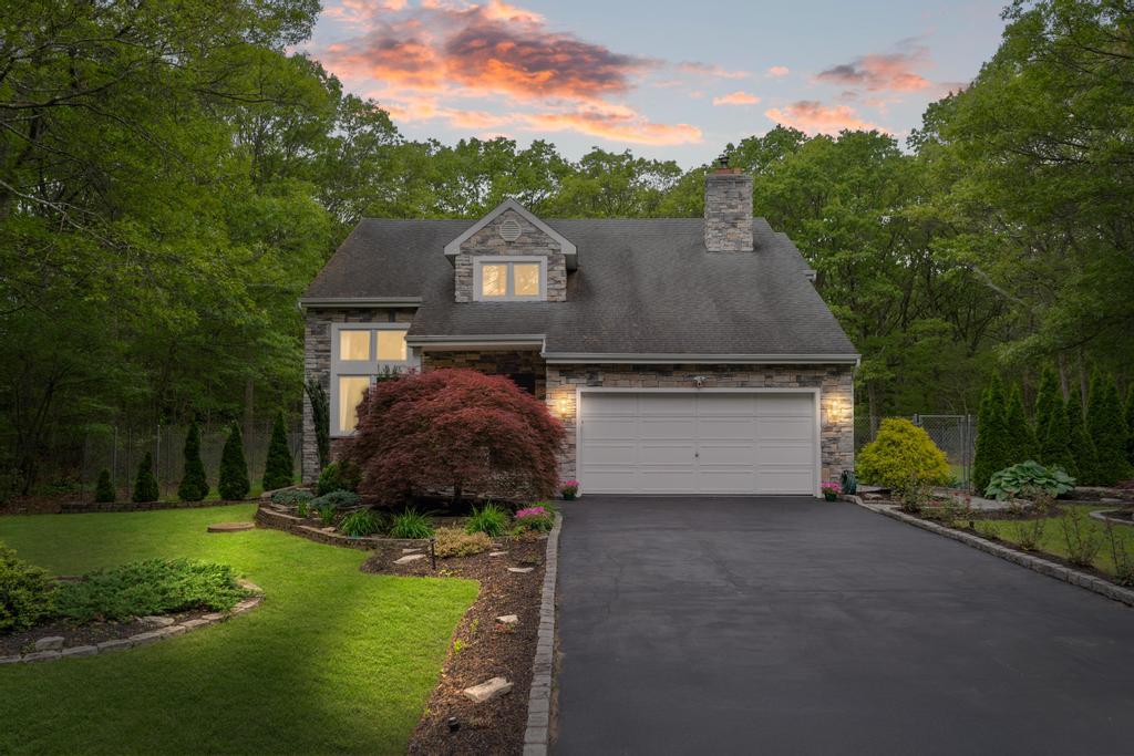150 Hammond Lane, Centereach, New York image 1
