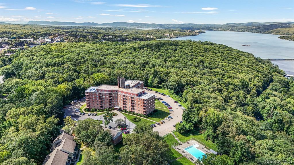 Photo of 1 Lakeview Drive #1P, Peekskill, NY 10566 (MLS # 1001033)