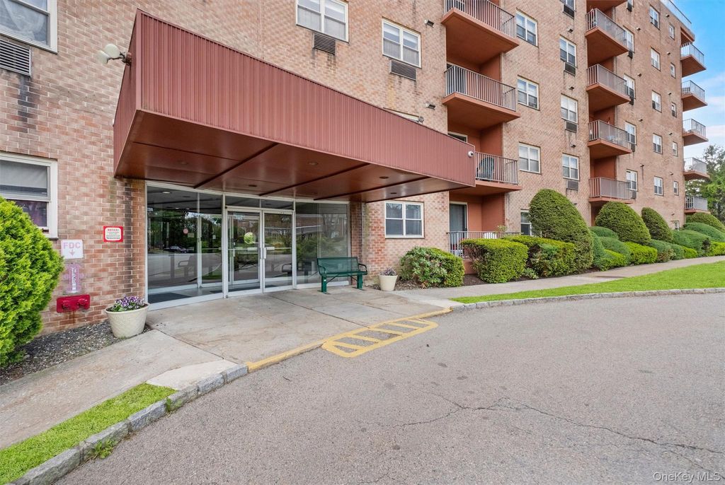 Photo of 1 Lakeview Drive #1P, Peekskill, NY 10566 (MLS # 1001033)