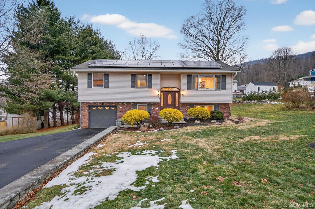 Photo of 10 Hamilton Avenue, Highland Mills, NY 10930 (MLS # 950402)