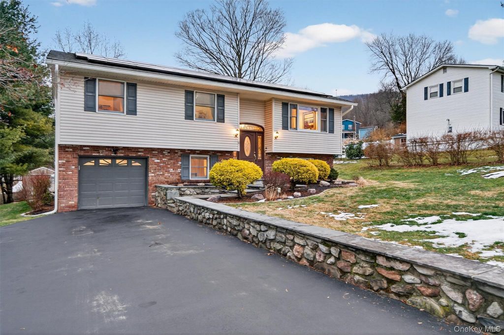 Photo of 10 Hamilton Avenue, Highland Mills, NY 10930 (MLS # 950402)