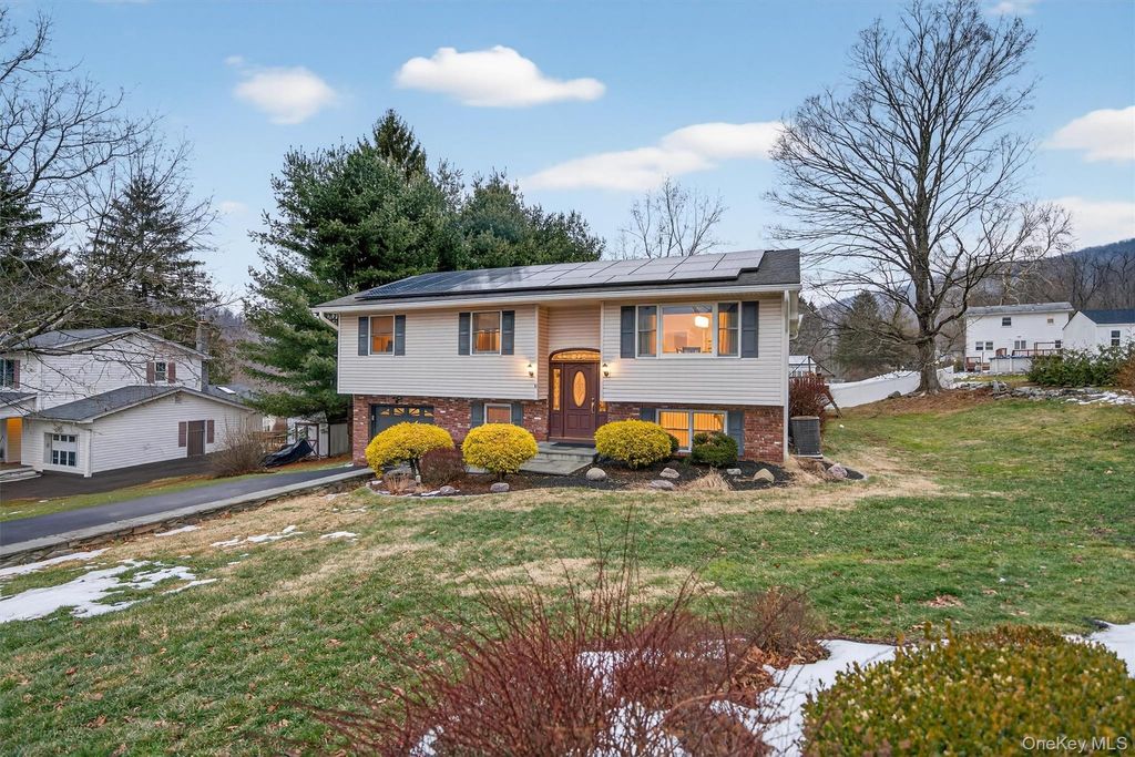 Photo of 10 Hamilton Avenue, Highland Mills, NY 10930 (MLS # 950402)