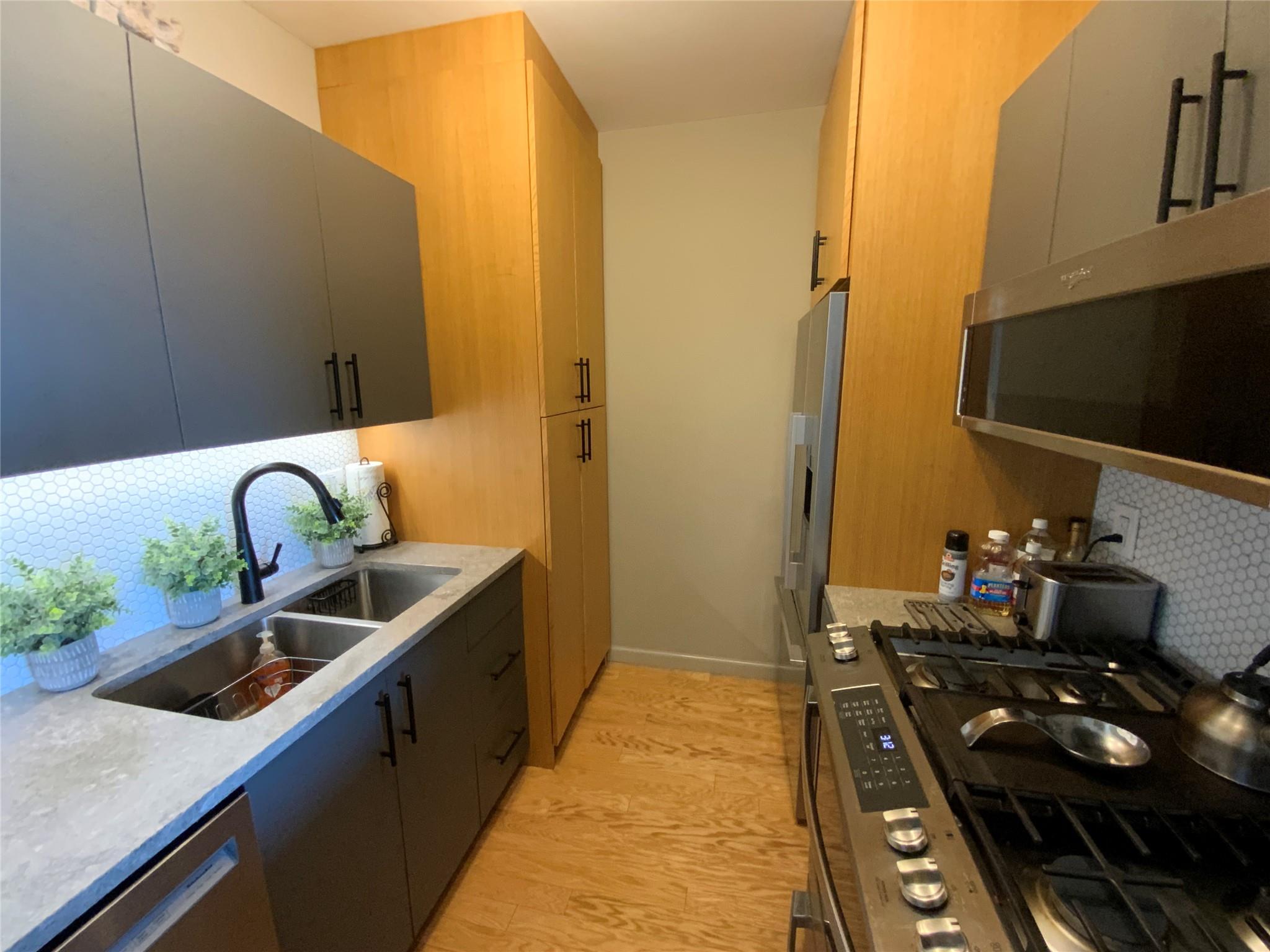 26910 Grand Central Parkway #12Y, Floral Park, New York image 10