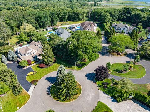 Homes For Sale - 9 Crick Holly Lane<br/> East Islip, NY 11730