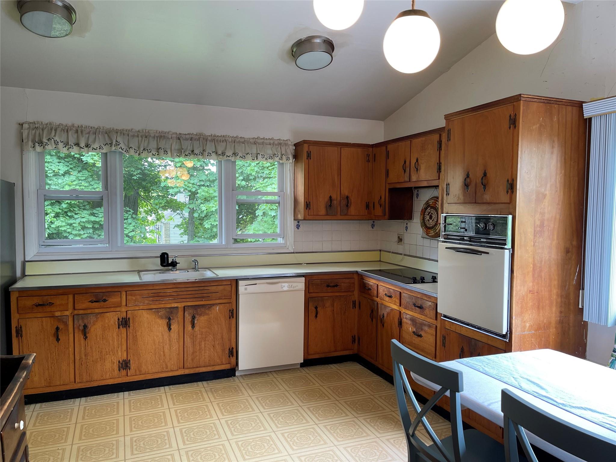 67 Augustine Road, White Plains, New York image 6
