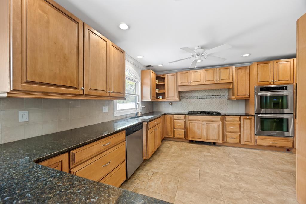 4 Ficus Street, Port Jefferson Station, New York image 27