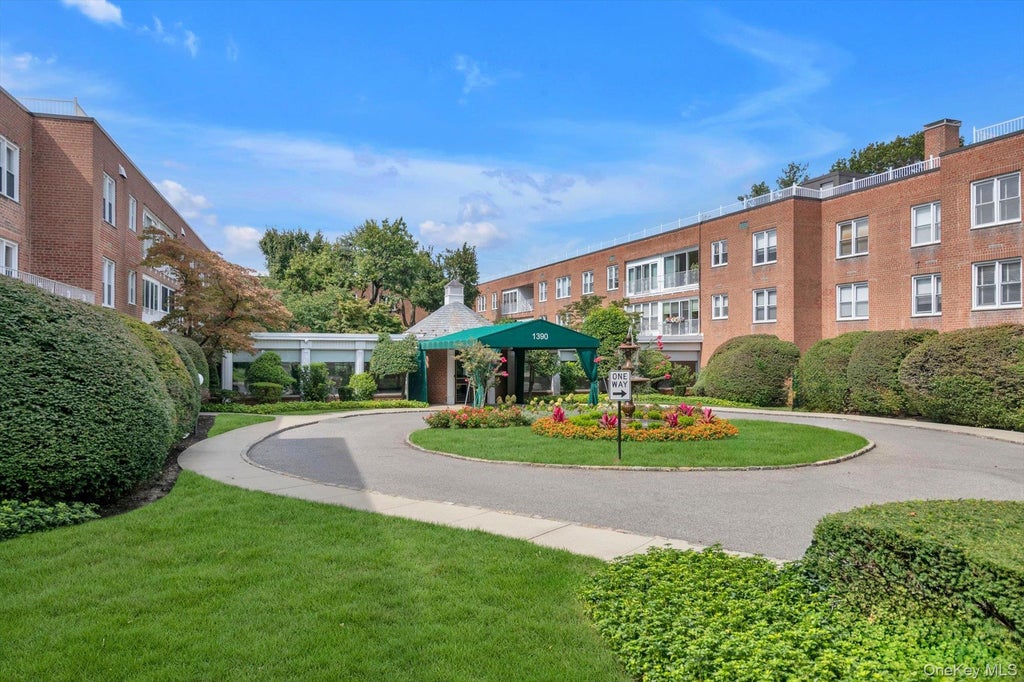 Photo of 1390 Broadway #104, Hewlett, NY 11557 (MLS # 1064514)