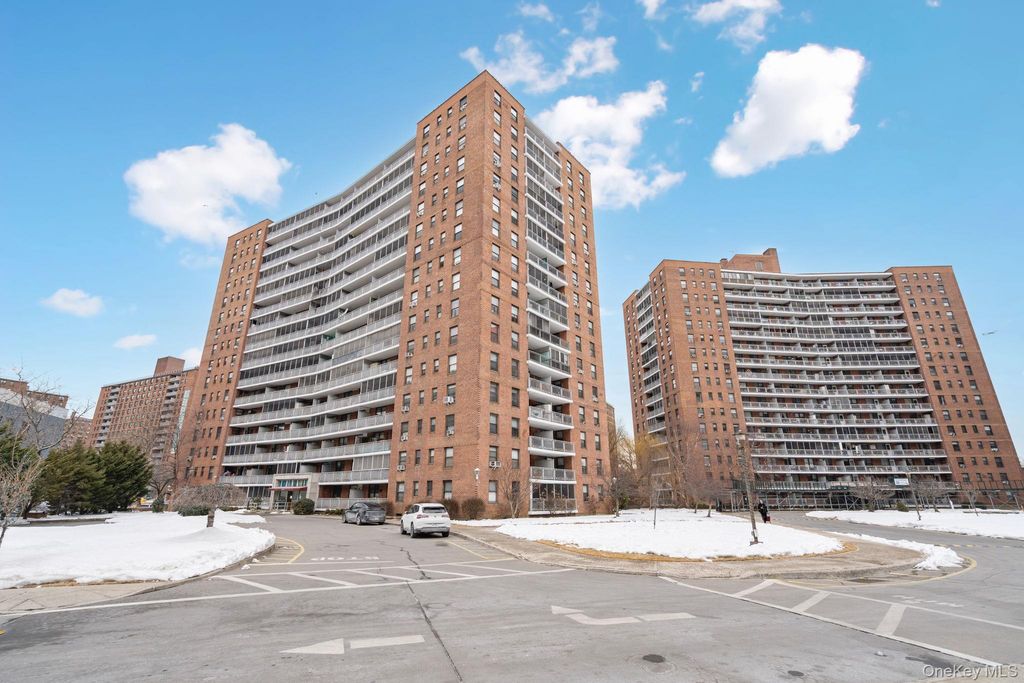 Photo of 61-15 98th Street #8J, Rego Park, NY 11374 (MLS # 961320)