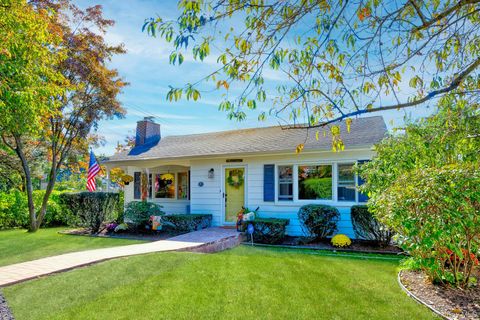 Photo of 2 Overlook Drive, Huntington, NY 11743 (MLS # 923202)