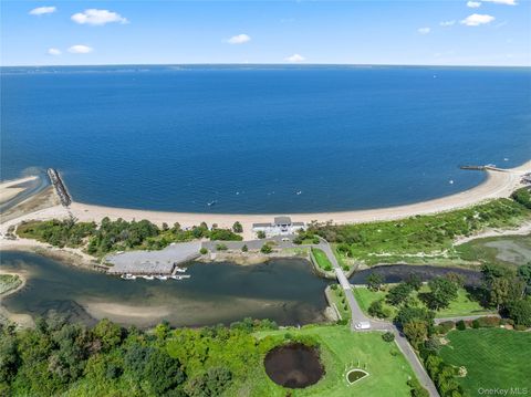 12 Parish Drive Lattingtown NY 11560