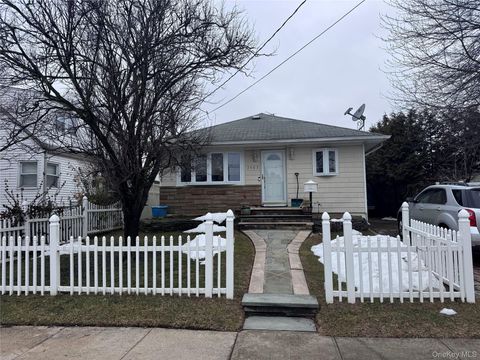 2463 Lindy Road, Westbury, NY 11590 - MLS#: 964197