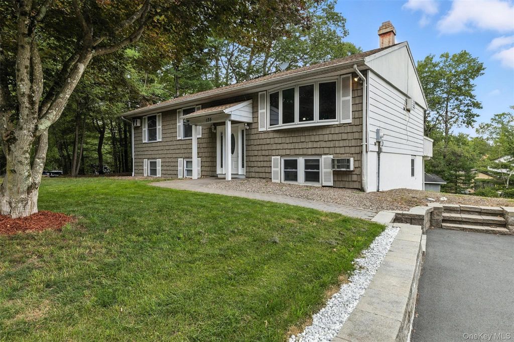 Photo of 135 Lake Shore Drive E, Rock Hill, NY 12775 (MLS # 953227)