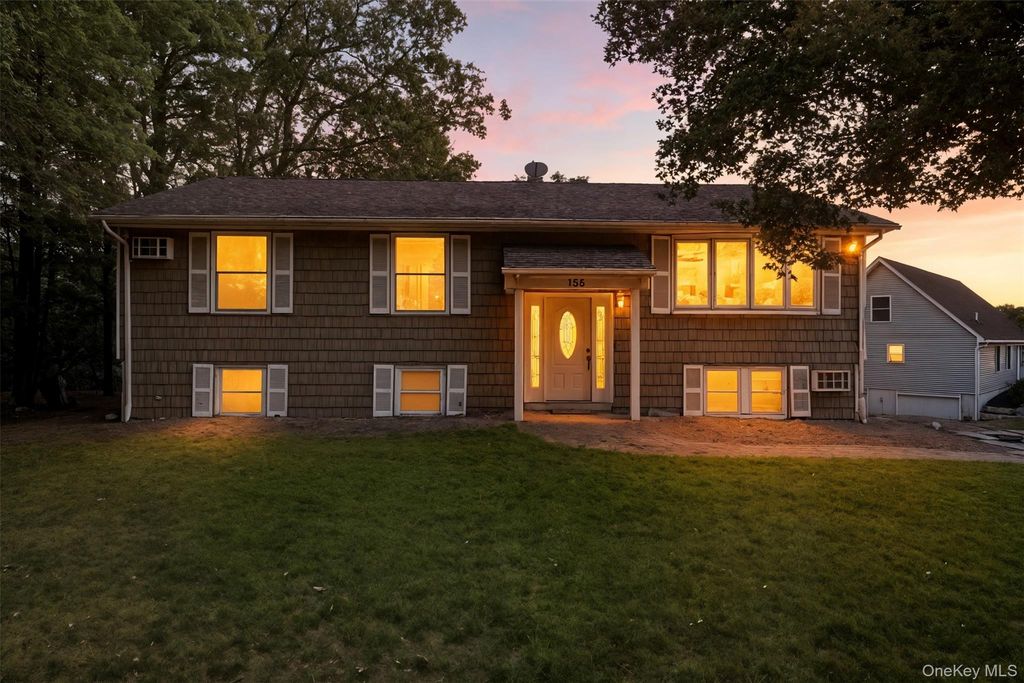 Photo of 135 Lake Shore Drive E, Rock Hill, NY 12775 (MLS # 953227)