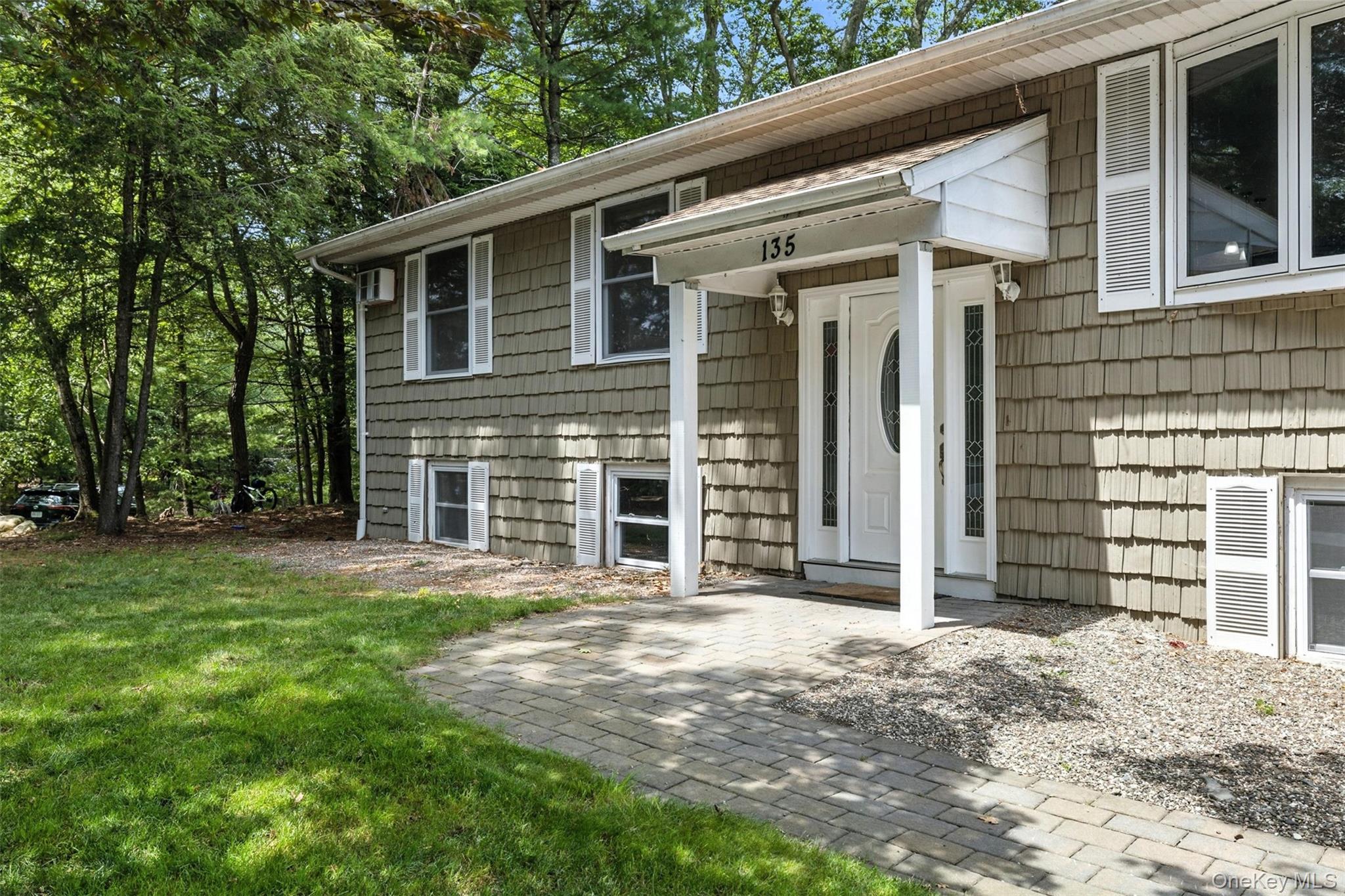 135 Lake Shore Drive E