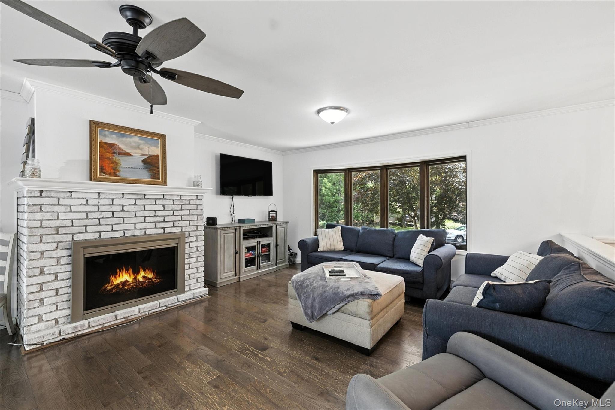 135 Lake Shore Drive E