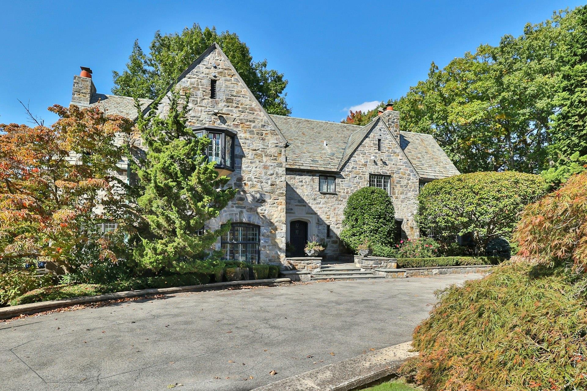 15 Hillcrest Drive, Pelham, New York image 2