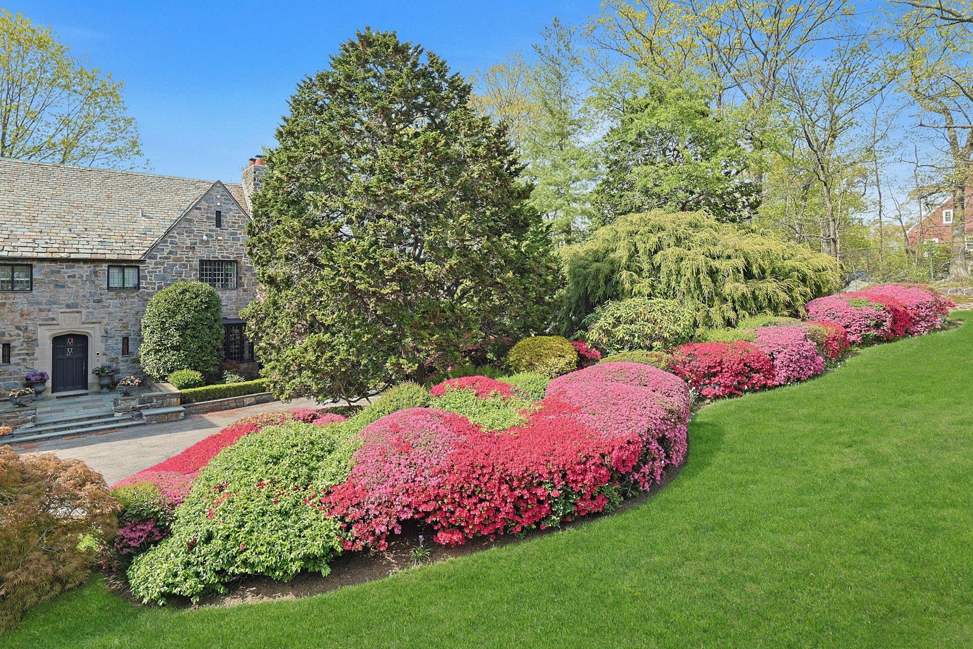 15 Hillcrest Drive, Pelham, New York image 3