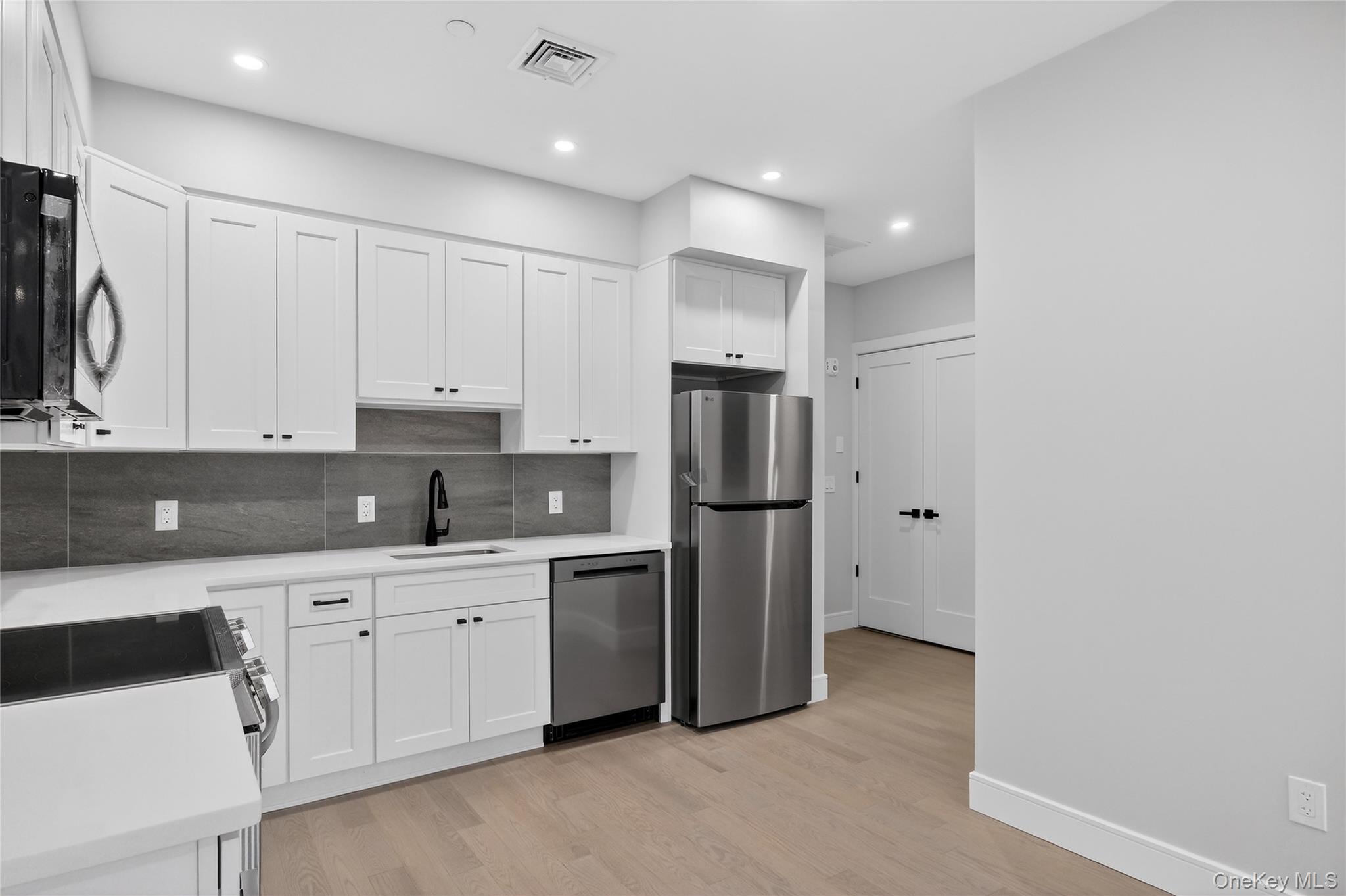 Wappingers Falls, New York 12590, United States, 1 Bedroom Bedrooms, ,1 BathroomBathrooms,Residential,Active,254553