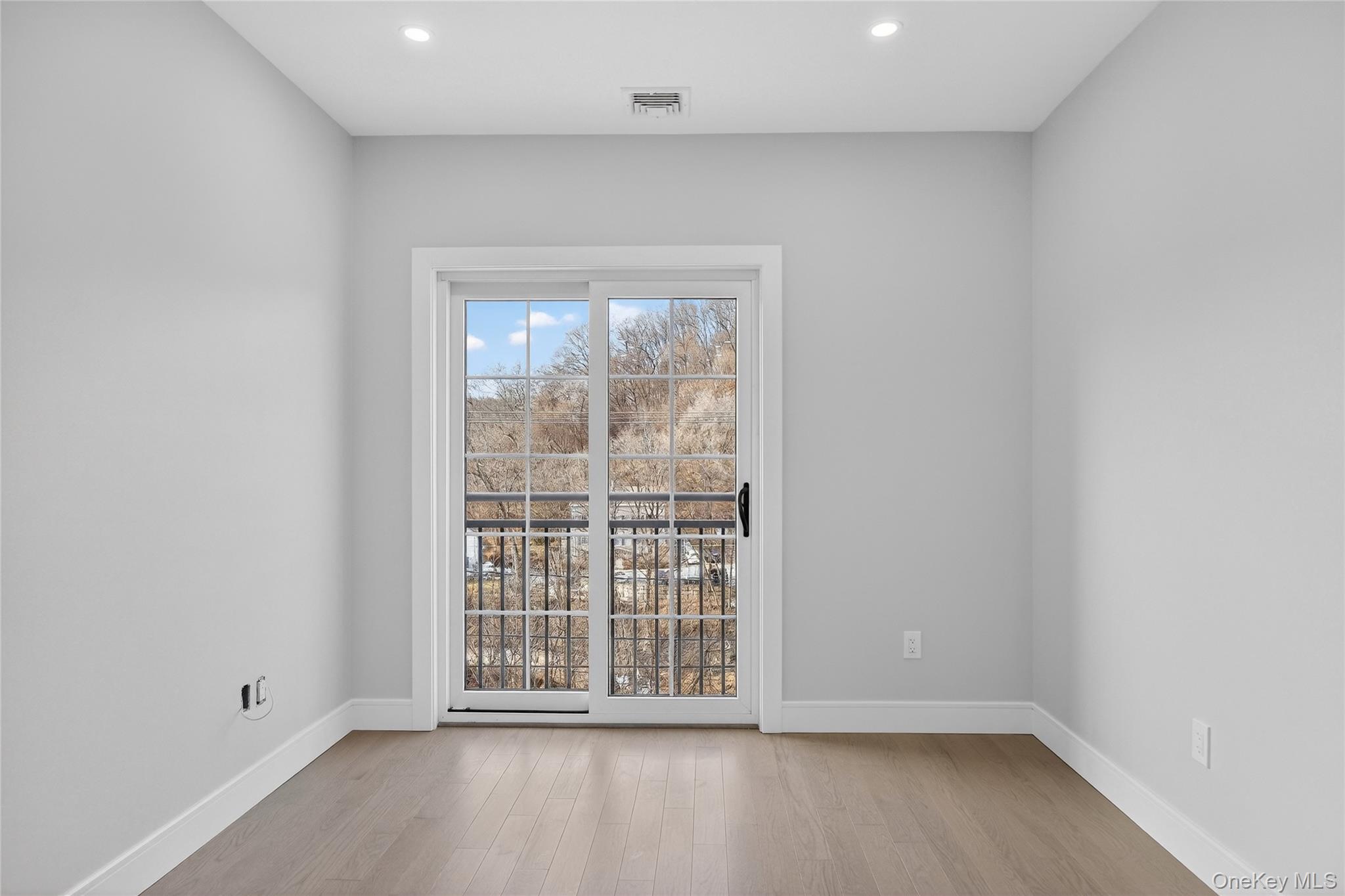 Wappingers Falls, New York 12590, United States, 1 Bedroom Bedrooms, ,1 BathroomBathrooms,Residential,Active,254553