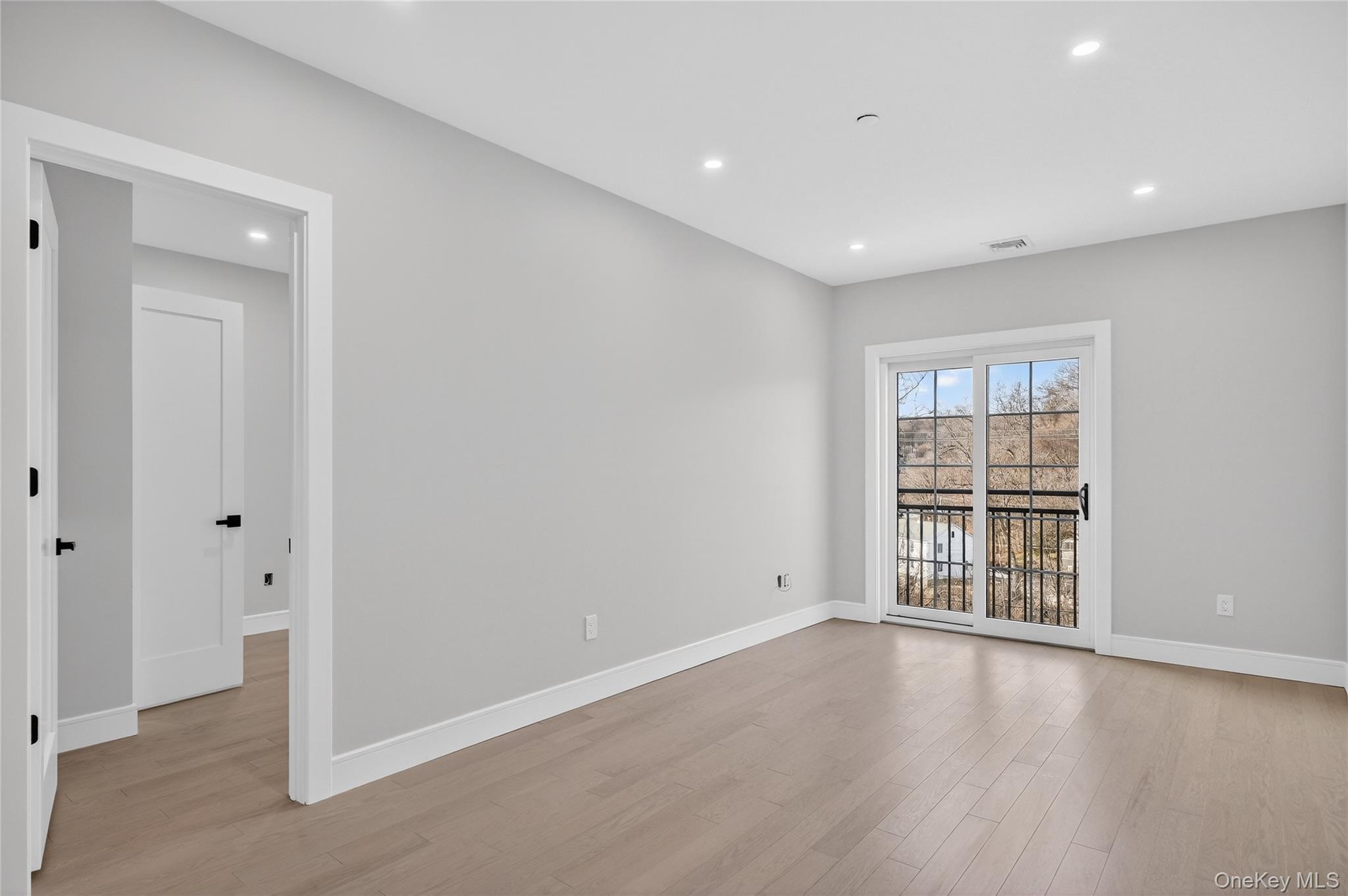 Wappingers Falls, New York 12590, United States, 1 Bedroom Bedrooms, ,1 BathroomBathrooms,Residential,Active,254553