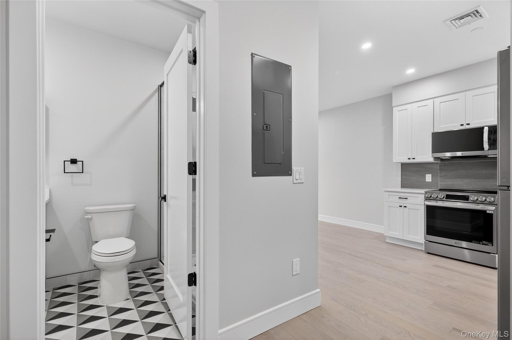 Wappingers Falls, New York 12590, United States, 1 Bedroom Bedrooms, ,1 BathroomBathrooms,Residential,Active,254553