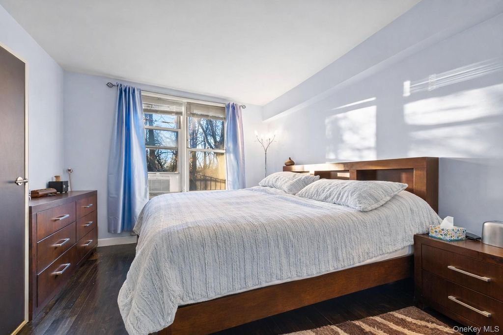 Photo of 68-20 Selfridge Street #2M, Rego Park, NY 11375 (MLS # 942883)