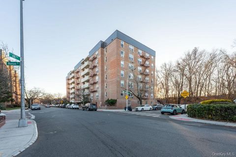 Photo of 68-20 Selfridge Street #2M, Rego Park, NY 11375 (MLS # 942883)