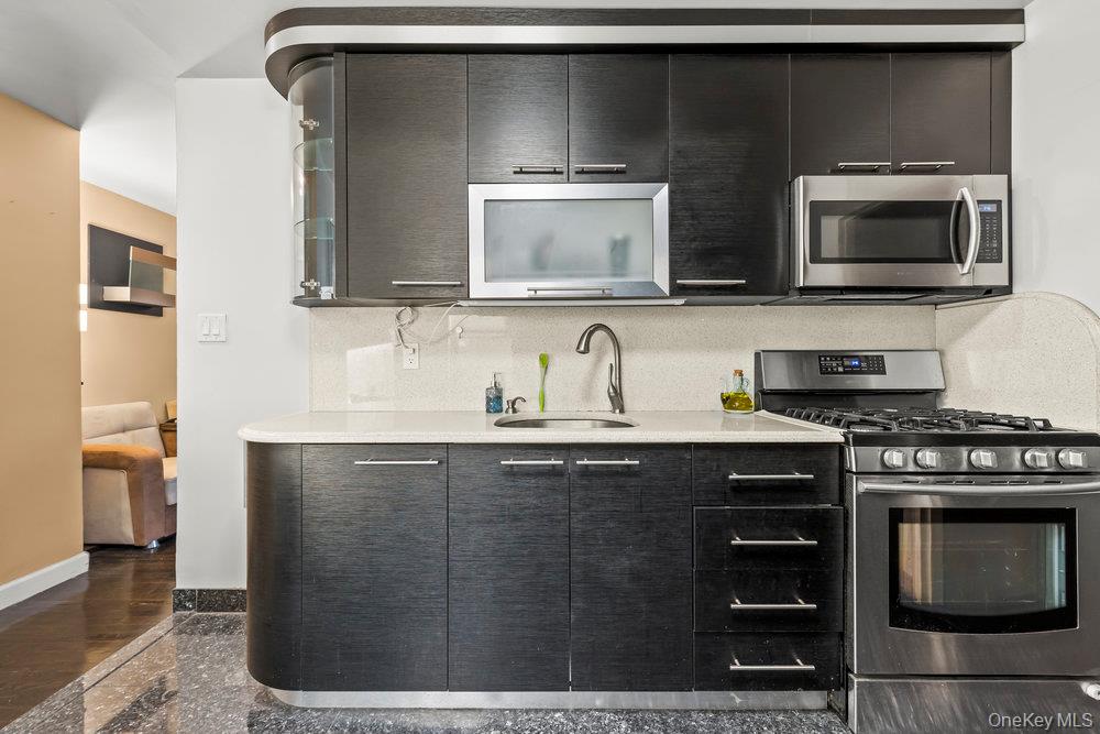 68-20 Selfridge Street 2M